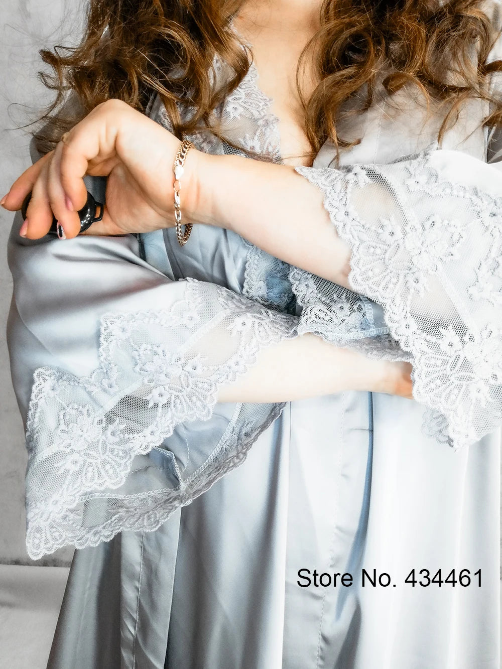 Lace Trim Satin Bridal Robe – Elegant Kimono for Brides and Bridesmaids